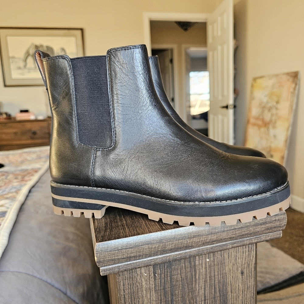 MADEWELL Genuine Leather Chelsea Boots Tan Lug sole low heel Black Size 9.5